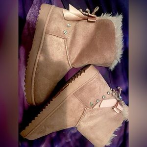 Beautiful Ugg-like Booties in size 7.5/8. Fur inside. Pre-owned condition.